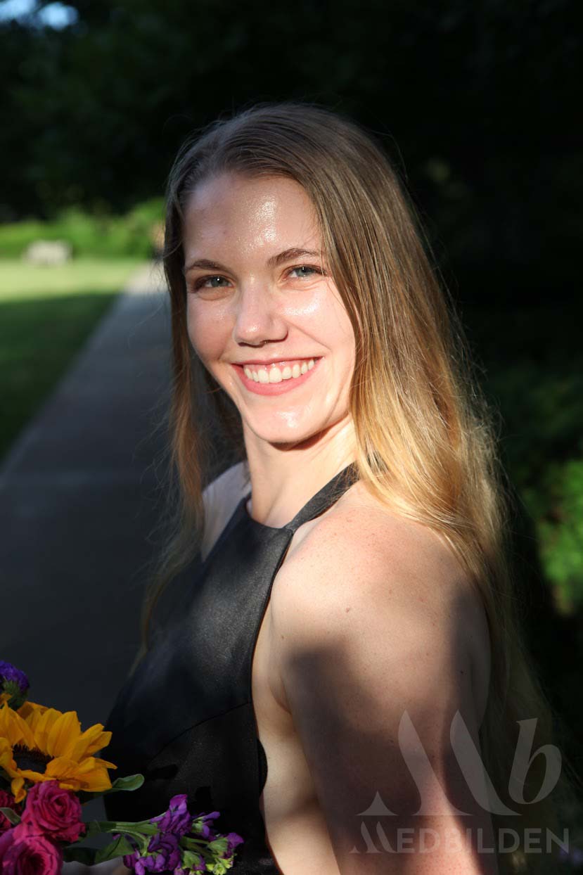 Candid portrait photography of a person outdoors